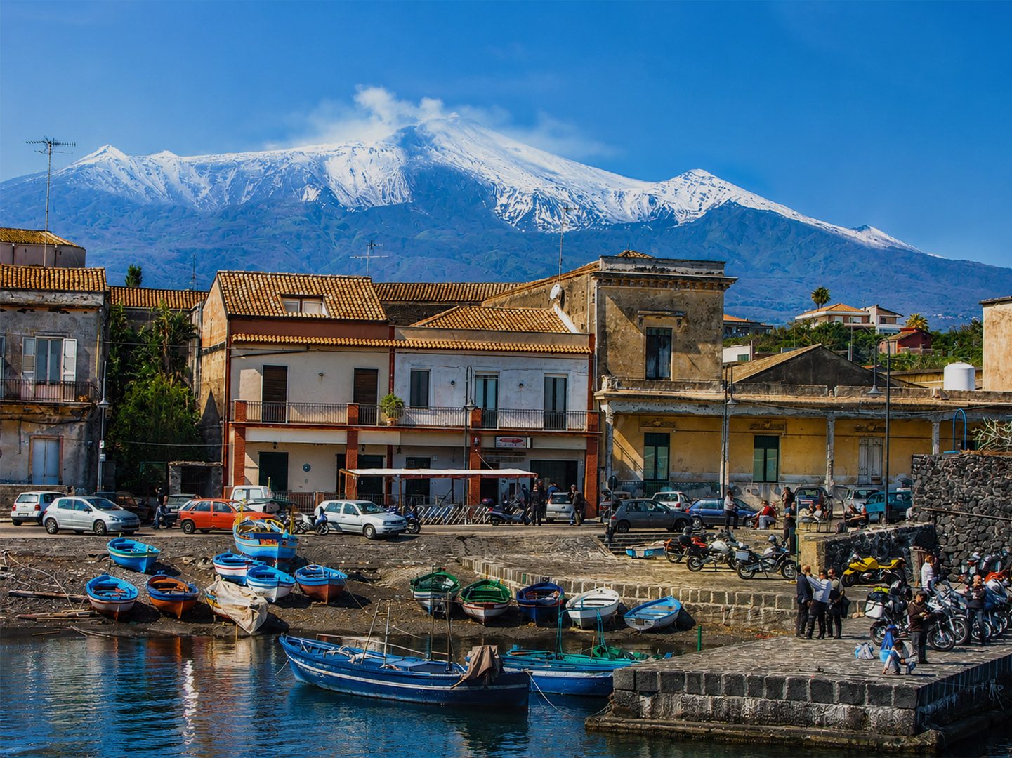 Pozzillo, fishing village under Etna