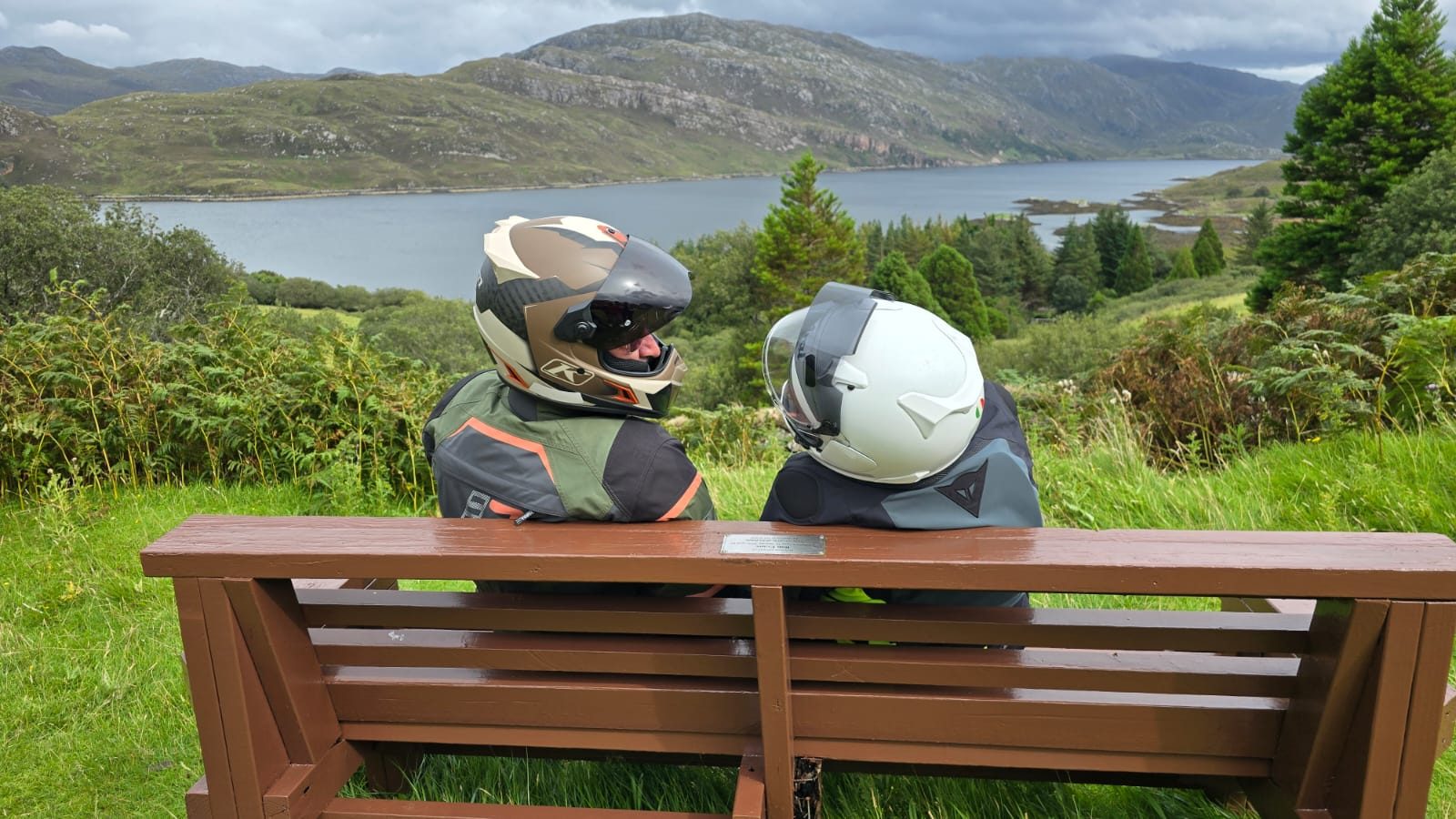 A panoramic stop on the northern Loch