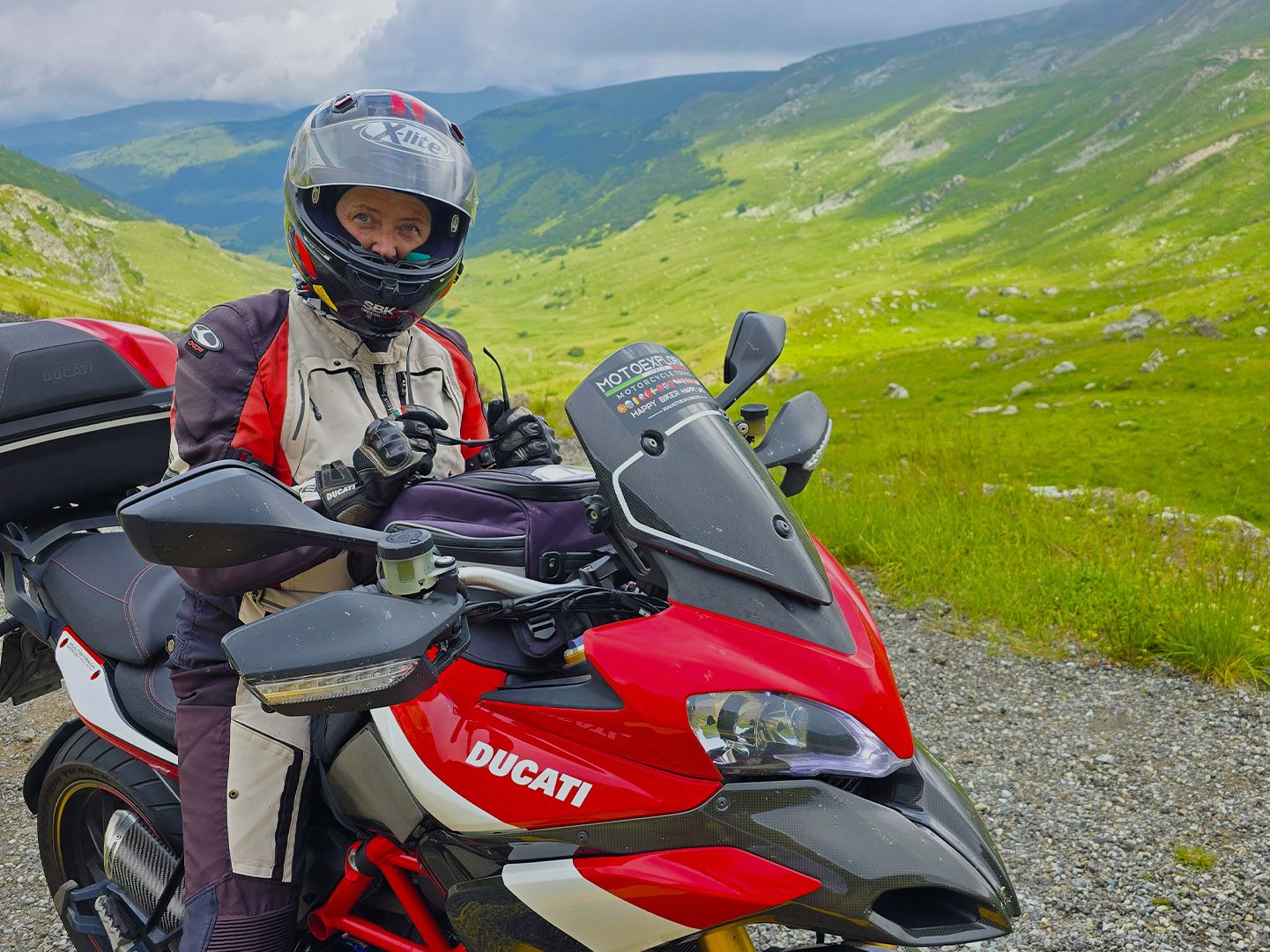 A panoramic stop along the bends