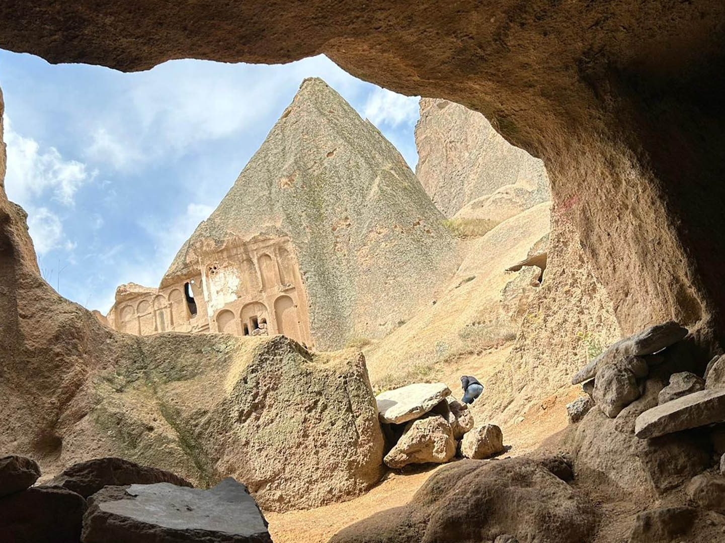 The fireplaces of the fairies dug into the rock