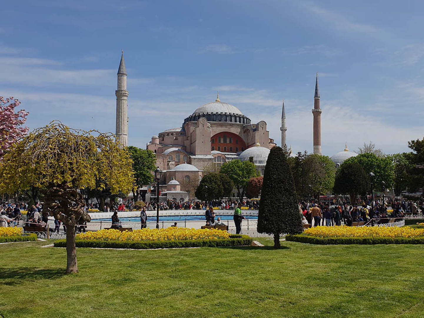 Santa Sofia, between two continents